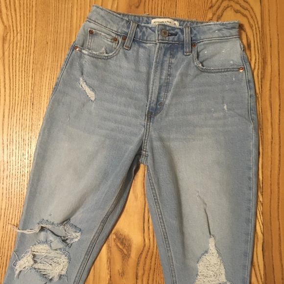 Abercrombie & Fitch distressed denim. Size 25/0S. - Picture 4 of 6